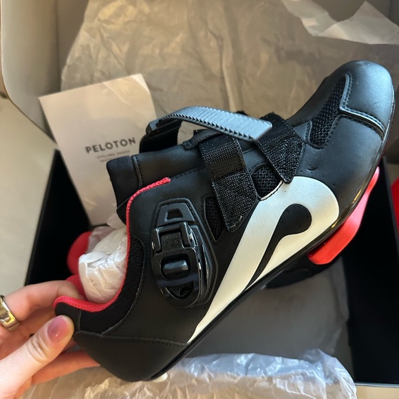 Peloton Cycling Shoe - Picture 2 of 6